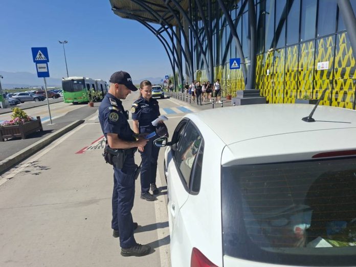 Campania „O vară în siguranță!”, la Aeroportul Brașov. Recomandările polițiștilor pentru turiști