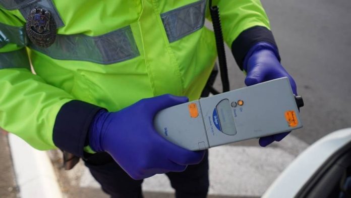 Doi șoferi au fost depistați băuți la volan în județul Brașov. Etilotestul a indicat 0,71 și 0,72 mg/l alcool pur în aerul expirat