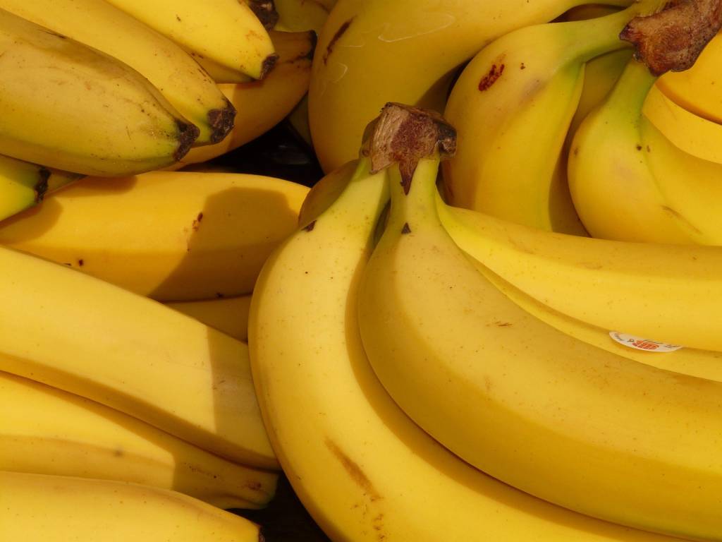 Cum semințele și nucile înving banana la magneziu