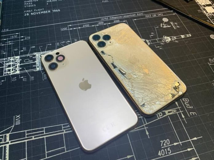 Tendință bizară pe TikTok: Bărbați ruși își sparg iPhone-urile pentru a părea mai „bărbați”