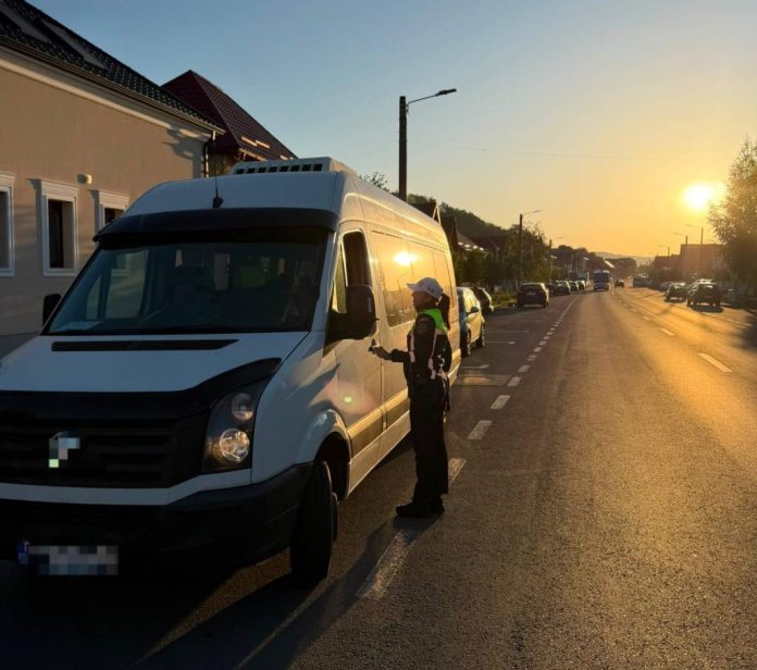 Polițiștii brașoveni au început controalele în școli și la transportul elevilor. Aproape 60 de șoferi, testați cu etilotestul