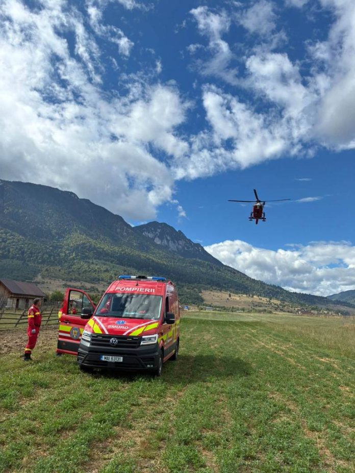 Misiune Salvamont îngreunată de vremea rea: Femeie accidentată pe munte, salvată din Piatra Craiului