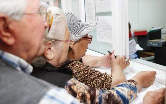 Vârsta de pensionare și stagiul de cotizare: Calendar pensionare femei până în 2035