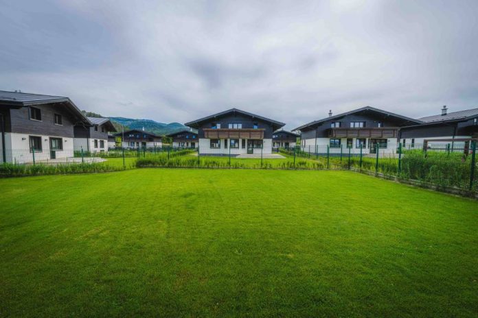 Chalet-uri alpine lângă Brașov: Proiect rezidențial de 32 de vile și apartamente, lansat la Cristian