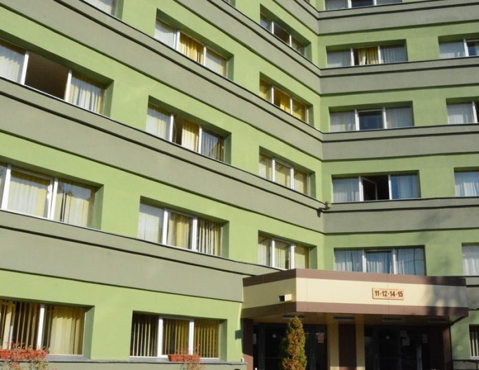 UnitBV schimbă regulile de cazare în cămine. Studenții din Brașov ar putea primi locuri, iar camerele pot fi păstrate până la finalul facultății