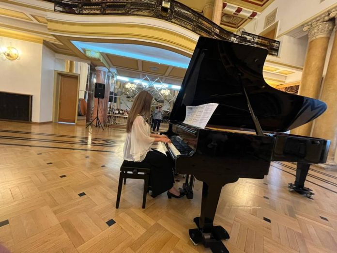 (P) Educația artistică dincolo de școală: cum pot copiii din Brașov să descopere muzica