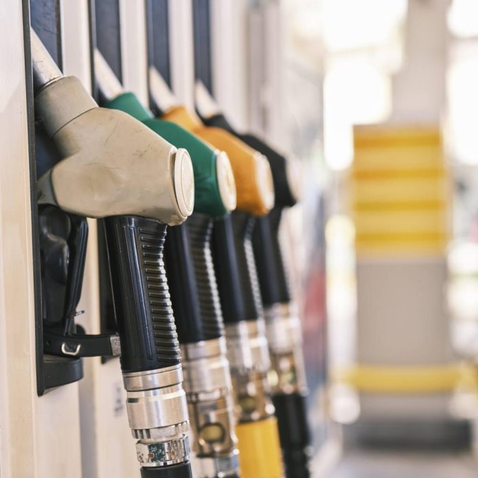 Scumpiri record la carburanți: Motorina a depășit 11 lei pe litru, iar benzina a trecut de 10 lei