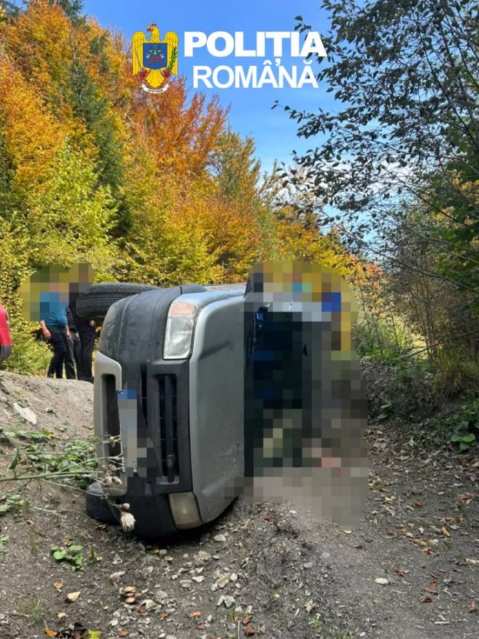 Două persoane din Săcele, găsite decedate într-un autoturism răsturnat pe un drum forestier