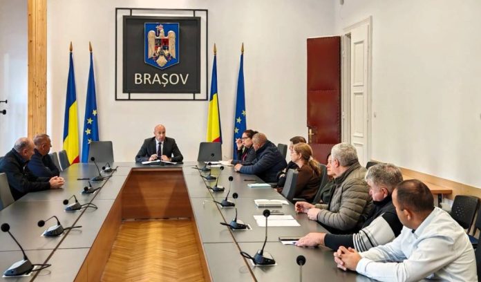 Măsuri pentru prevenirea atacurilor urșilor, analizate de autoritățile din județul Brașov, după tragedia de la Hoghiz