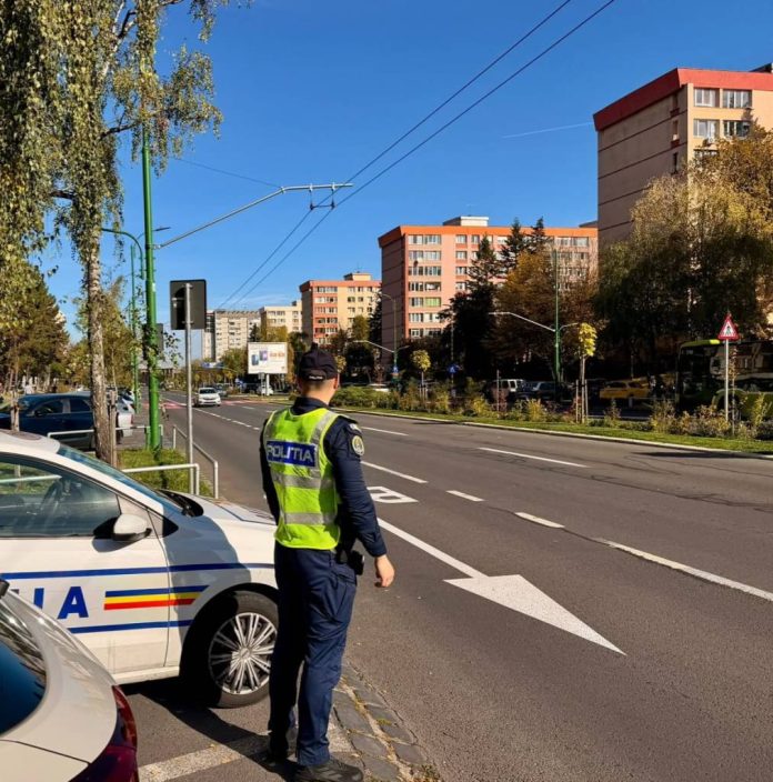 Acțiune a polițiștilor în Brașov: 24 de pietoni prinși traversând neregulamentar, 7 permise reținute și amenzi de aproximativ 14.000 de lei