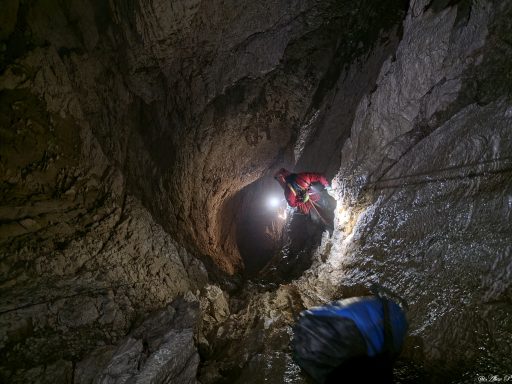 Grind Explo 2026: Record național de scufundare în peșteră la -815 metri, în cel mai adânc aven din România