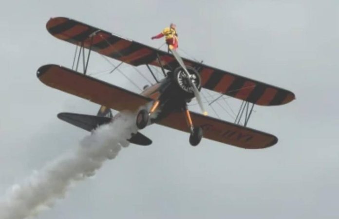 Curaj fără vârstă: La 99 de ani a zburat pe aripa unui avion