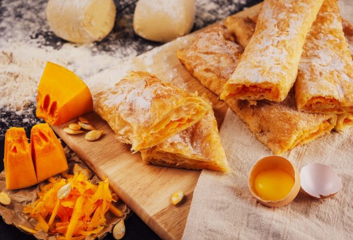 (P) Plăcintă cu dovleac fragedă și aromată: rețeta clasică și ingredientele care fac diferența