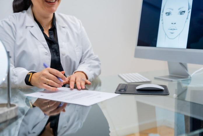 specialist în chirurgie plastică