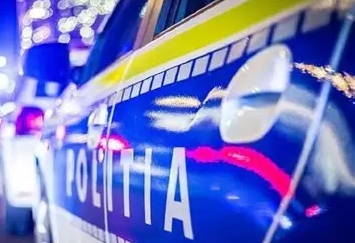 Șofer cu permisul suspendat, depistat băut după ce a lovit două mașini parcate, în Brașov