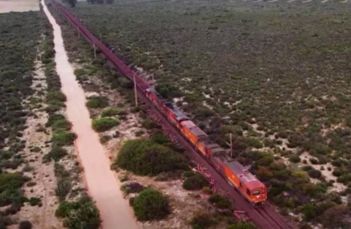 Un tren de 7,5 kilometri, format din 696 de vagoane, așteaptă omologarea recordului mondial